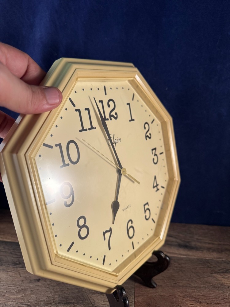 Elgin Quartz Octagon Wall Clock Cream/Beige Plastic Frame 10" 1 AA UNTESTED