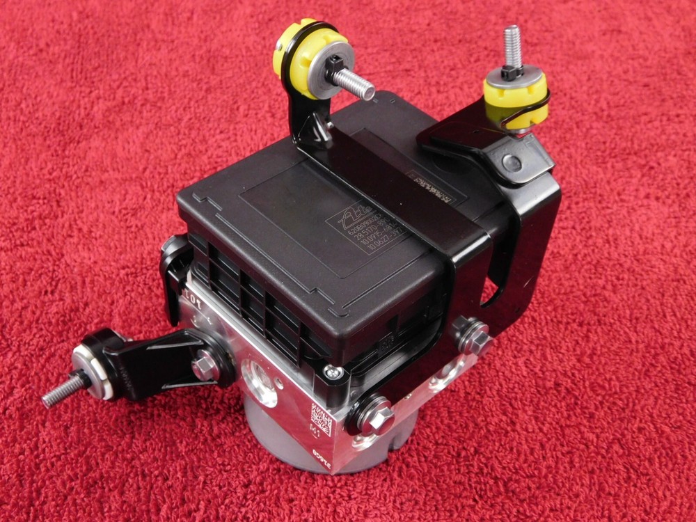ABS Pump / Modulator / Control Unit *MINT! ~ Triumph Speed Triple 1200RR 1200RS