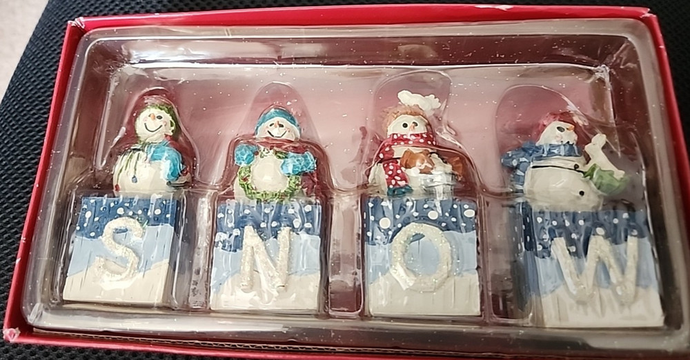 St. Nicholas Square "Snow" Block Table Decor Set