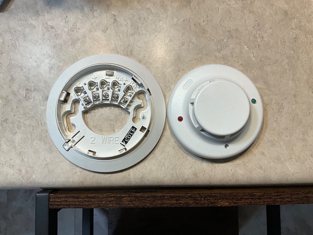 System Sensor 2W-B i3 Smoke Detector (used)