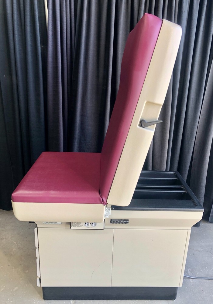 Midmark 404 Exam Treatment Table
