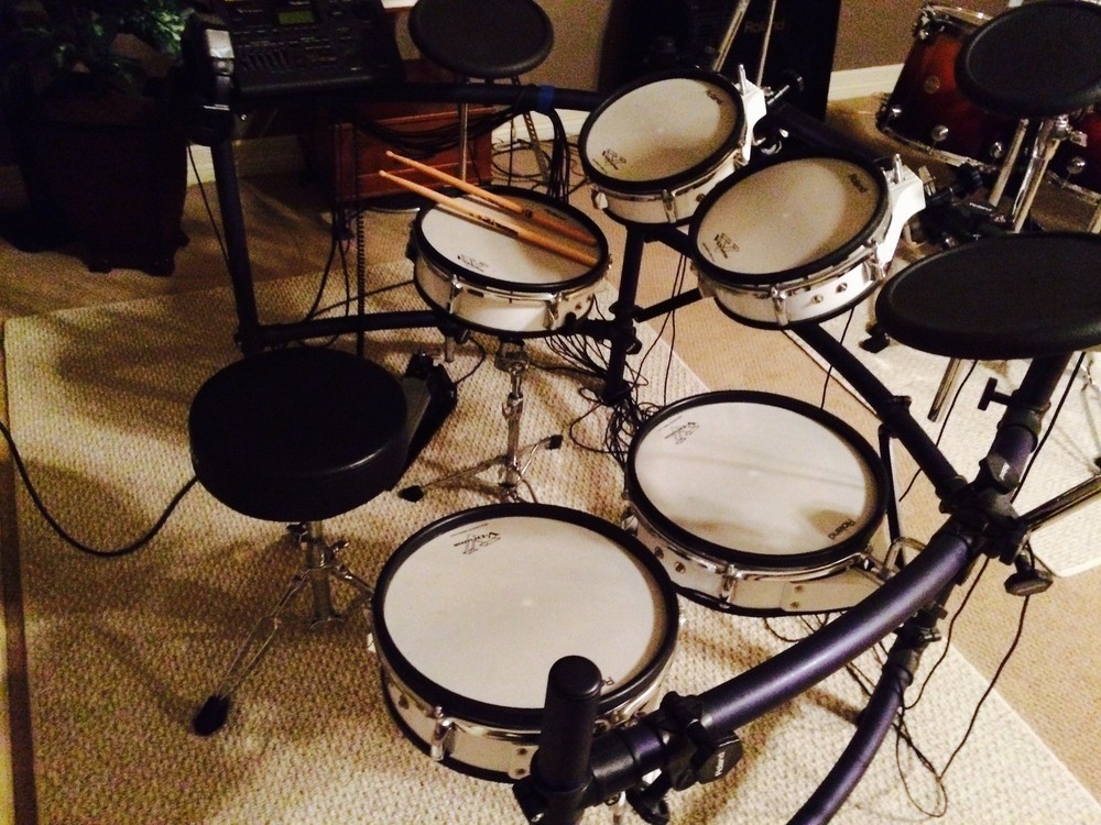 Roland Studio V Drums and Amplifier