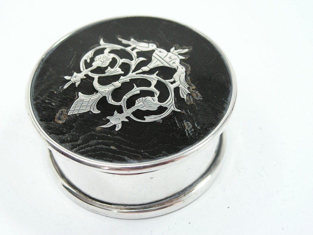 ANTIQUE TORTOISESHELL & PIQUE WORK SOLID STERLING SILVER SNUFF, PILL BOX 1918