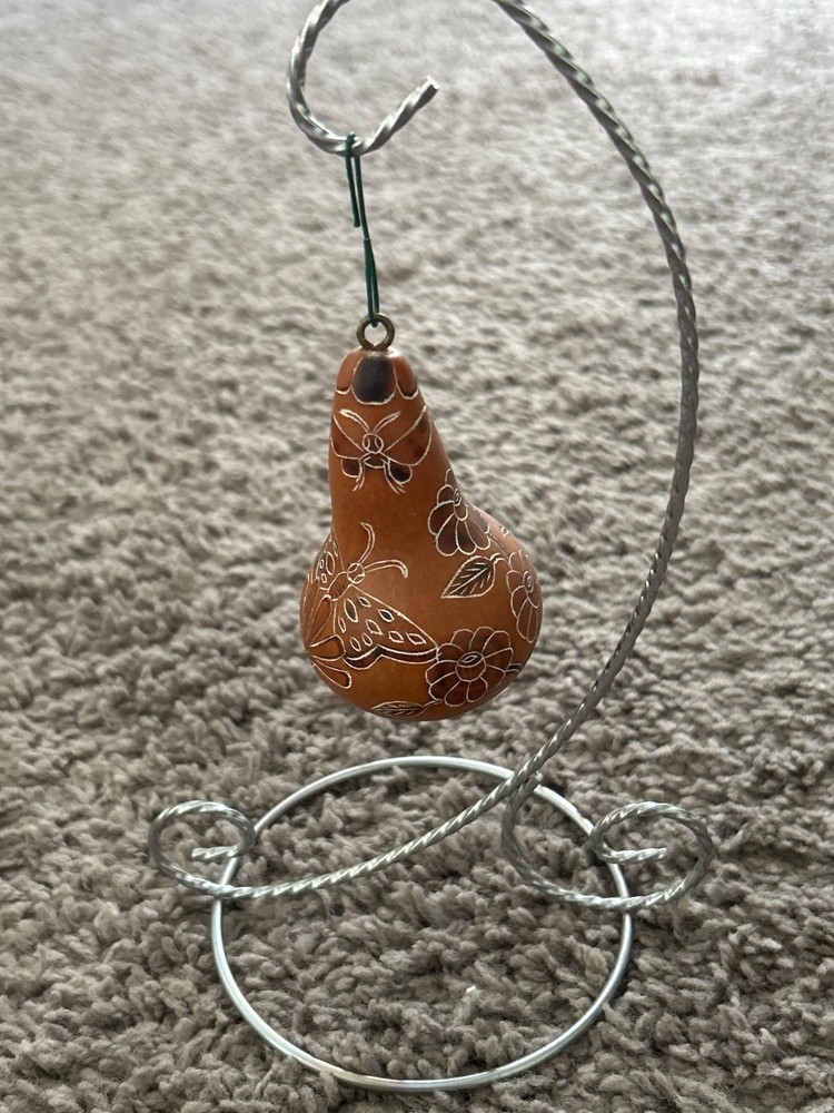 Small hanging gourd with butterfly theme