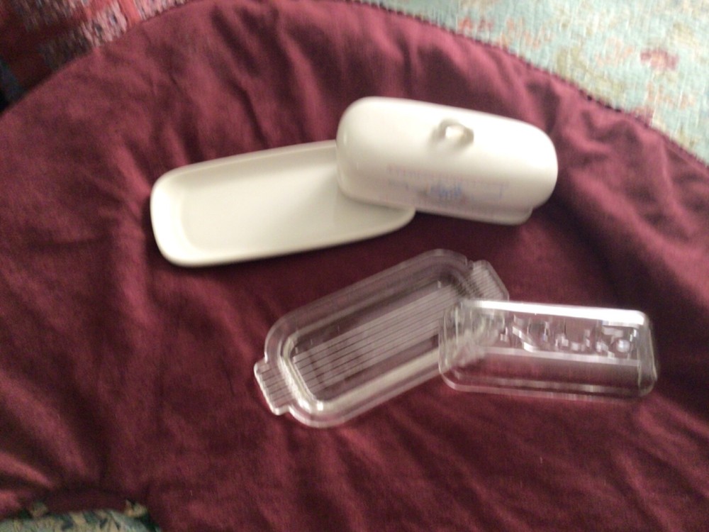 Two butter dishes(l oversize)(1regular)