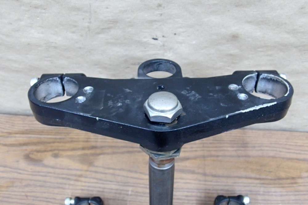 2001 TRIUMPH TROPHY 900 TRIPLE TREE STEERING STEM