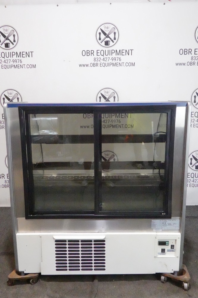 STRUCTURAL CONCEPTS 50” CURVED GLASS REFRIGERATED BAKERY DISPLAY CASE MODEL HV48