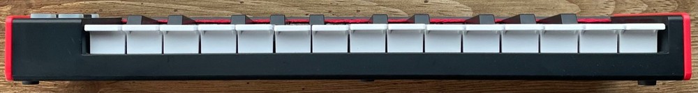 AKAI Professional LPK25 USB-MIDI Controller Laptop Keyboard POWERS ON READ