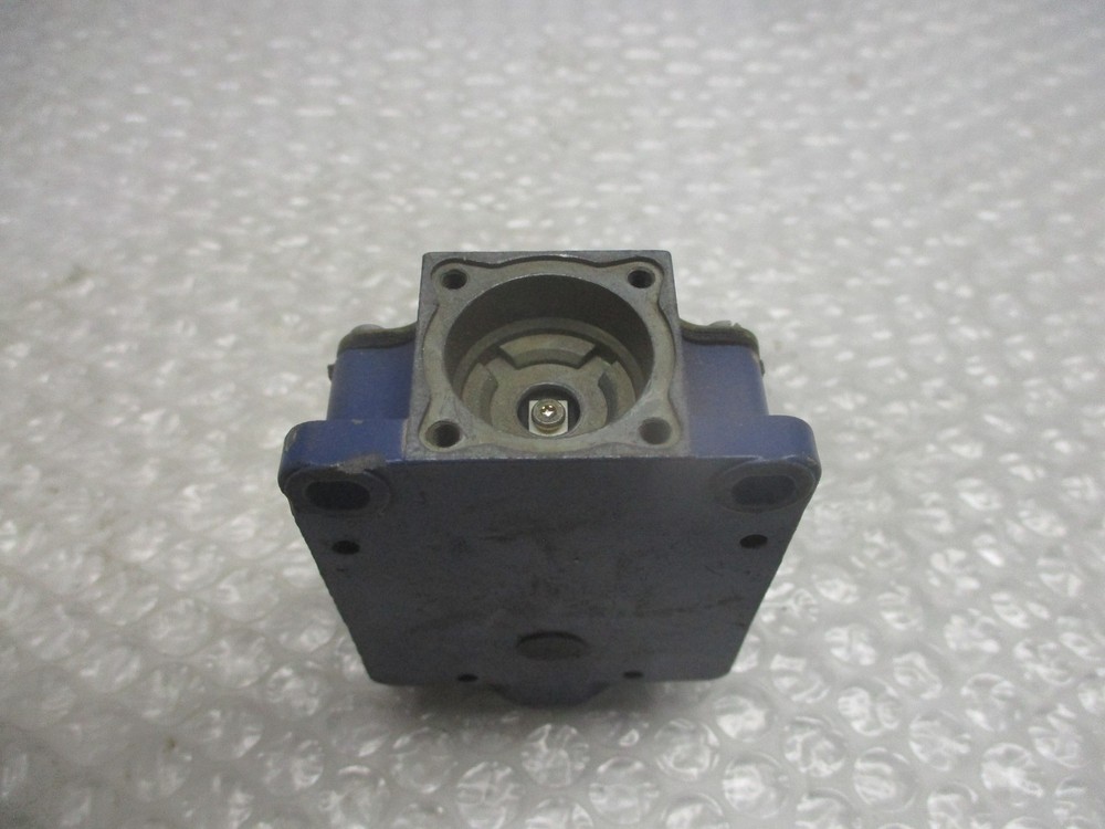 TELEMECANIQUE XCKL10011 LIMIT SWITCH UNMP