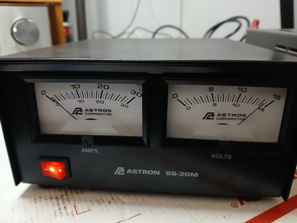 Astron SS-30M 13.8VDC Dual Meter Switching Power Supply - Works