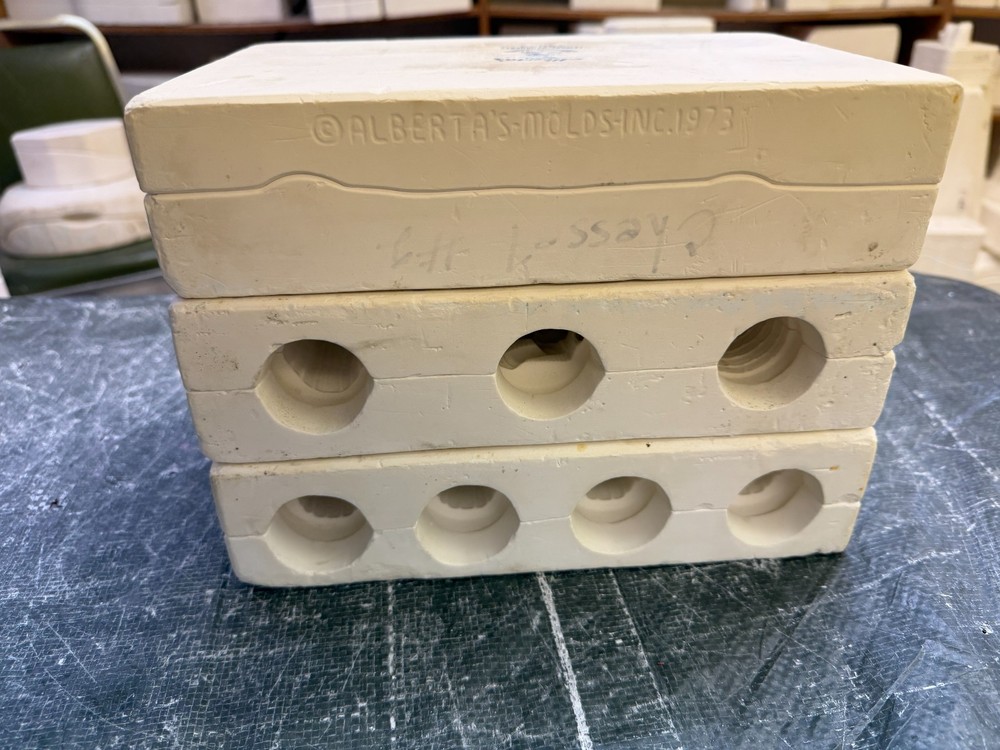 VINTAGE ALBERTA CERAMIC MOLD #A-13 A/B/C CHESS SET