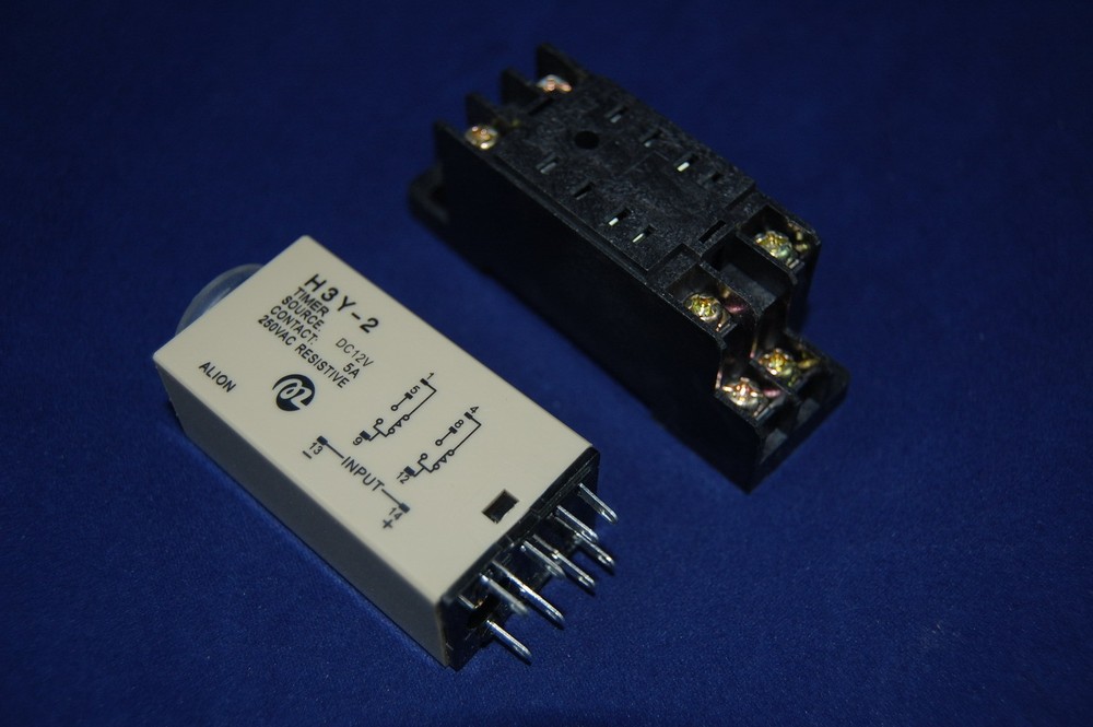 H3Y-2 10S Timer relay with PYF08A socket 12V DC 5A
