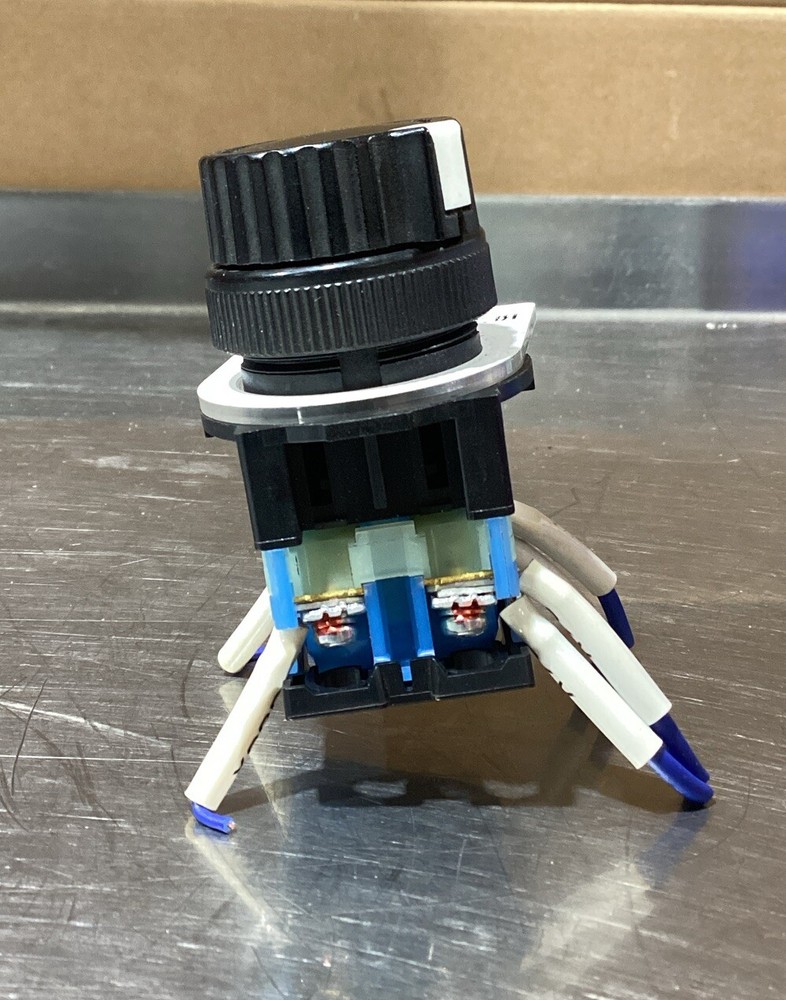 Fuji El AR30S2R 2-Position Pushbutton Selector Switch