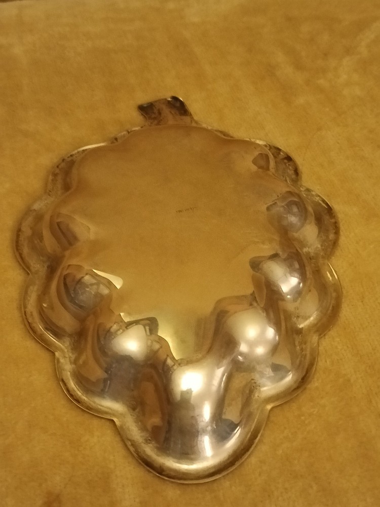 Sterling Silver 6- 1/4" Leaf Shaped Nut/Candy Dish, 76.19 Grams