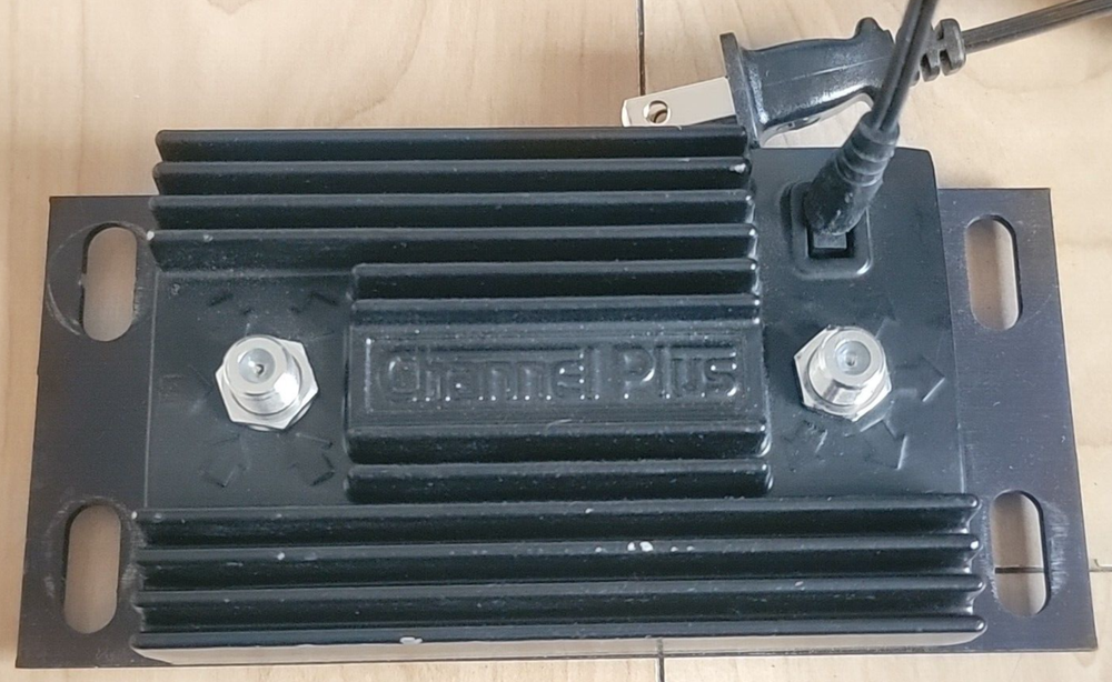 Channel Plus DA-500 Distribution Amplifier with Charger and Box