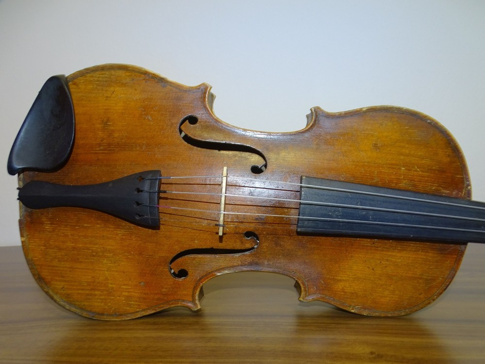 VERY OLD VIOLIN labelled JOHN SHAW (Nr. 221)