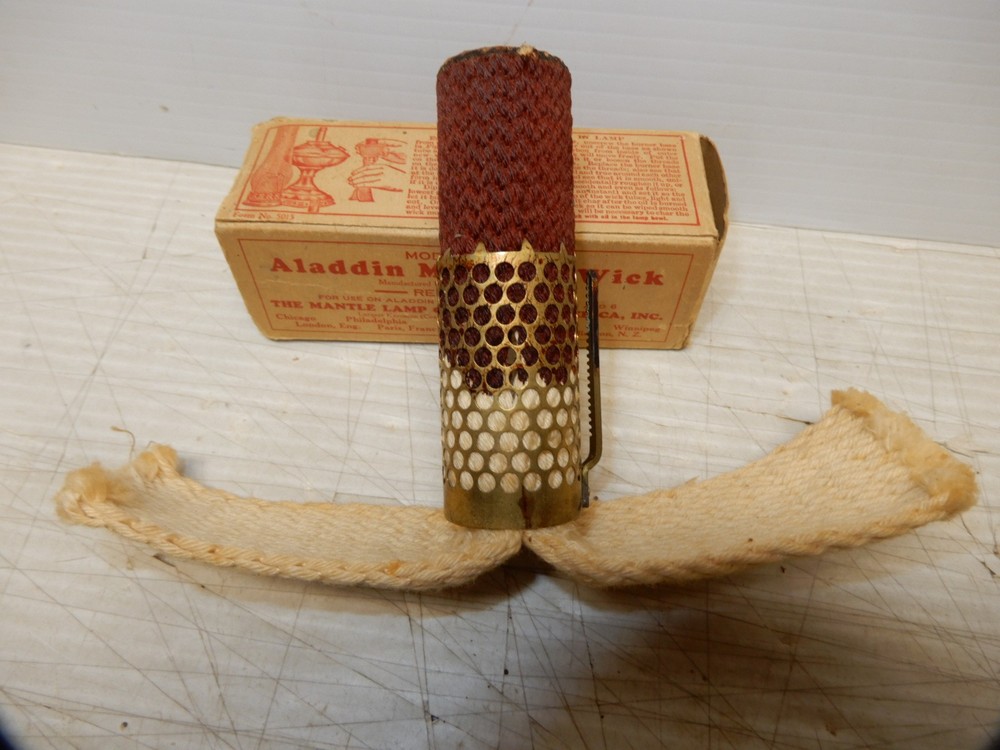 ANTIQUE ALADDIN MOUNTED WICK IN BOX