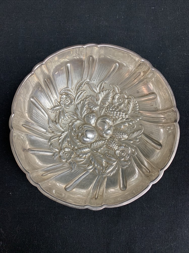 S Kirk Sterling Silver Repousse Dish #430 4.7”