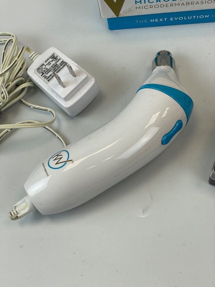 Kelley West Microderm360 Personal Microdermabrasion Kit