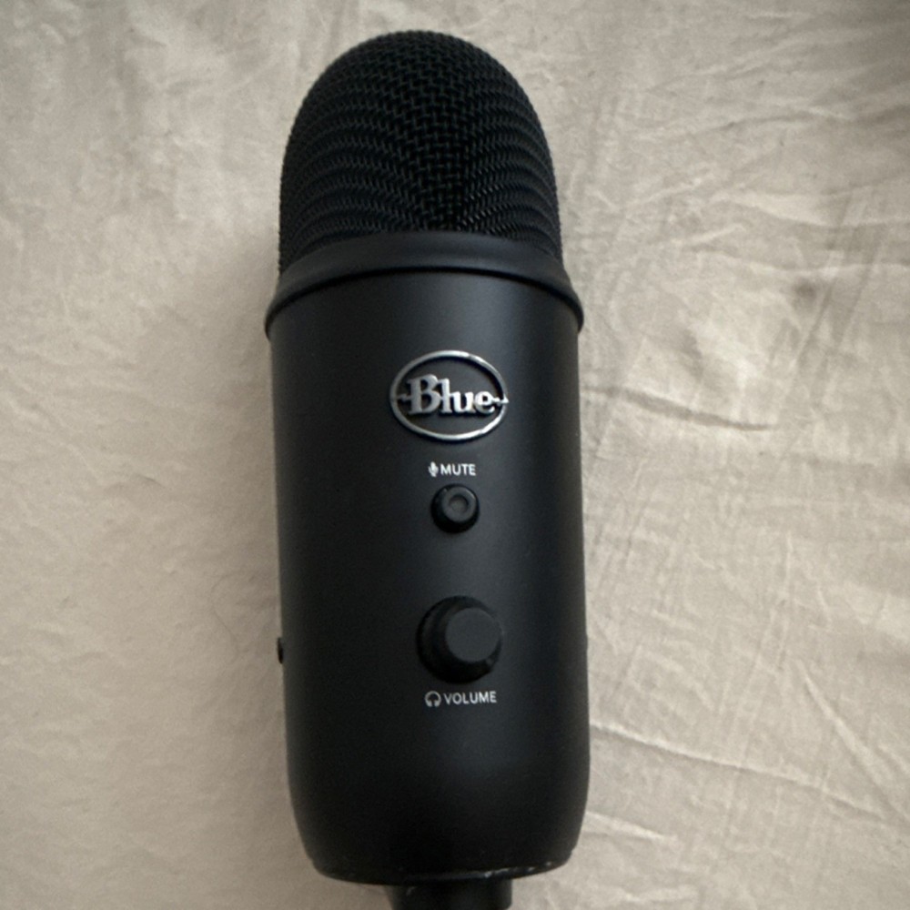 Blue Yeti USB Microphone Black with Mounting Arm, Pop Filter, Mute Button