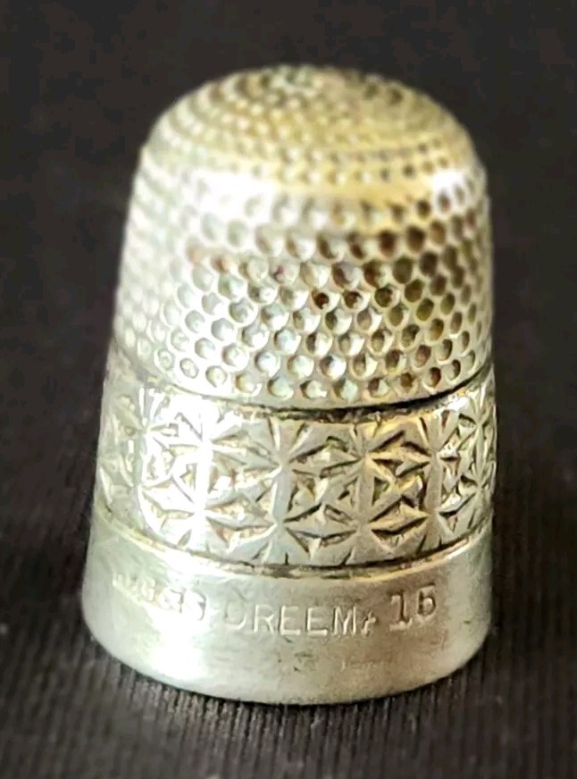 Henry Griffith & Sons DREEMA Silver Thimble Made In England 2 rows asterisks