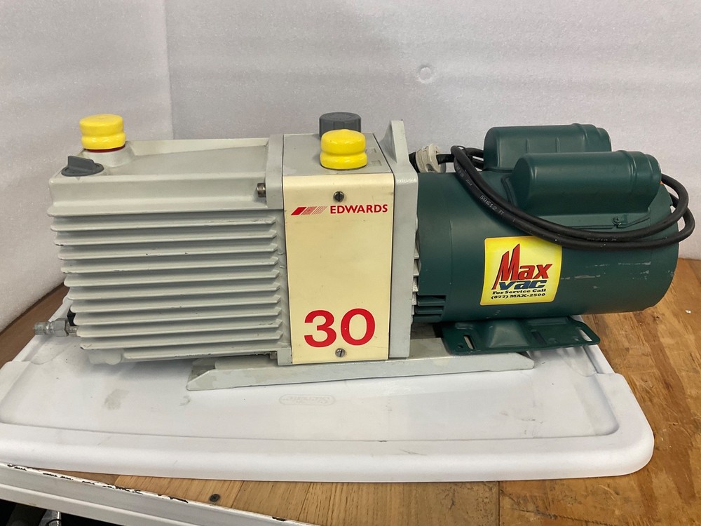 Edwards E2M30 Dual Stage Mech Vane 208V THREE PHASE E113932.00 HP1/2 MOTOR USED