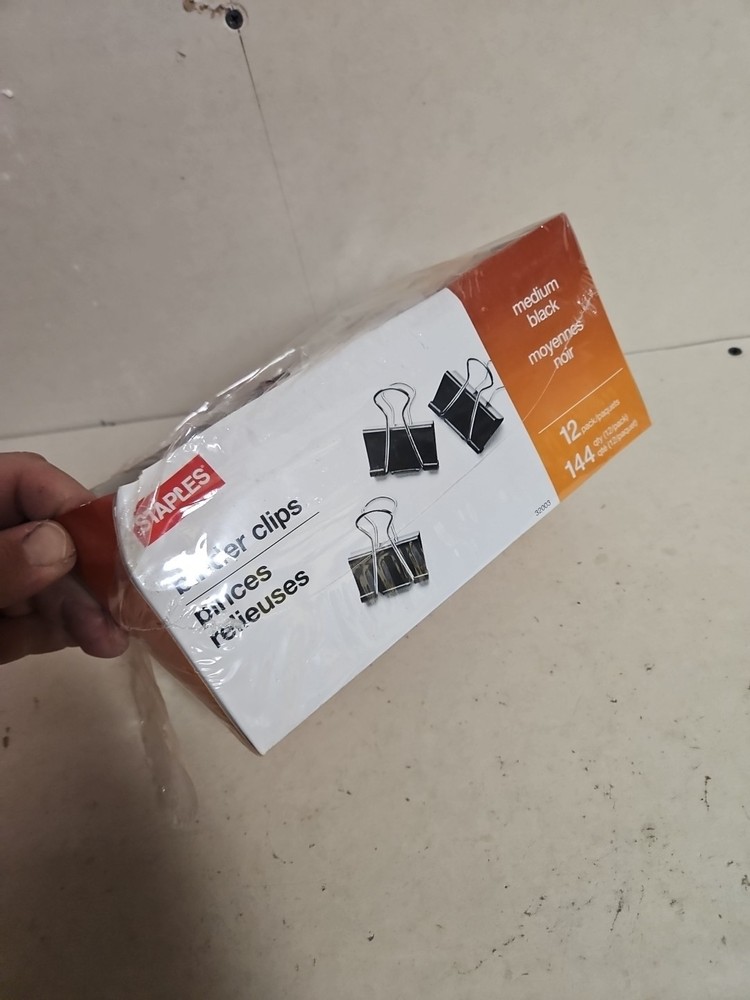 NEW Staples Medium Binder Clips, Black - 8.5 Boxes Total 101 Clips