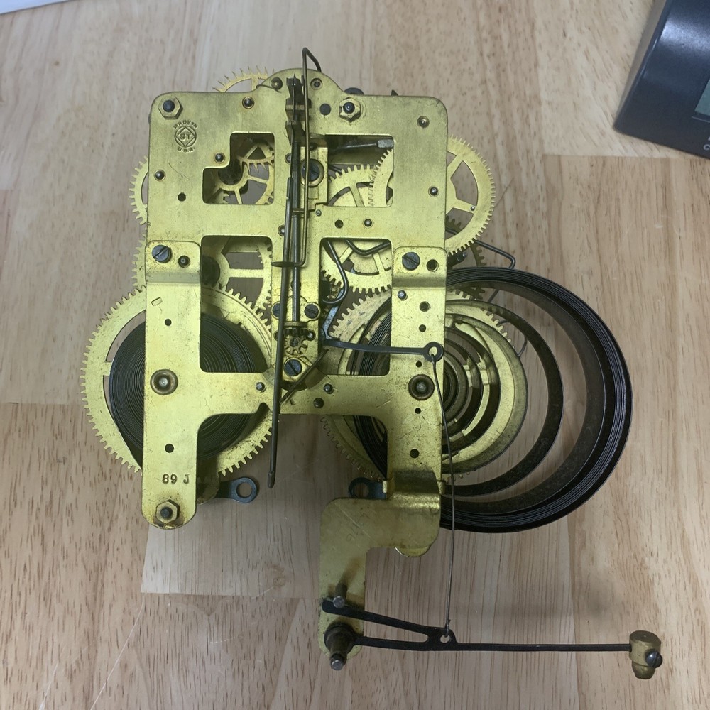 Internal Clock Works Mechanism For A Desk Clock