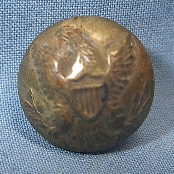 VINTAGE US EAGLE & SHIELD BRASS UNIFORM CUFF BUTTON UNMARKED 9/16"