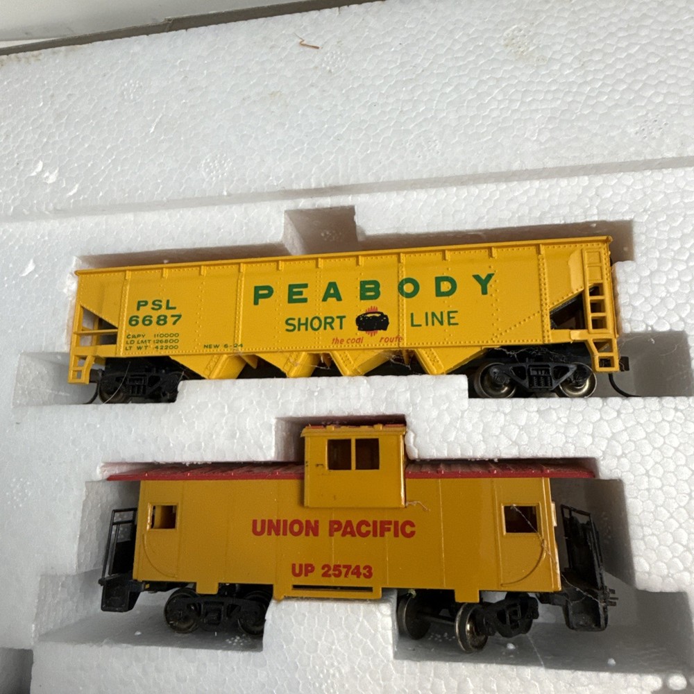 Bachmann HO Scale Union Pacific Train Set Trail Blazer Silver Series E-Z Track