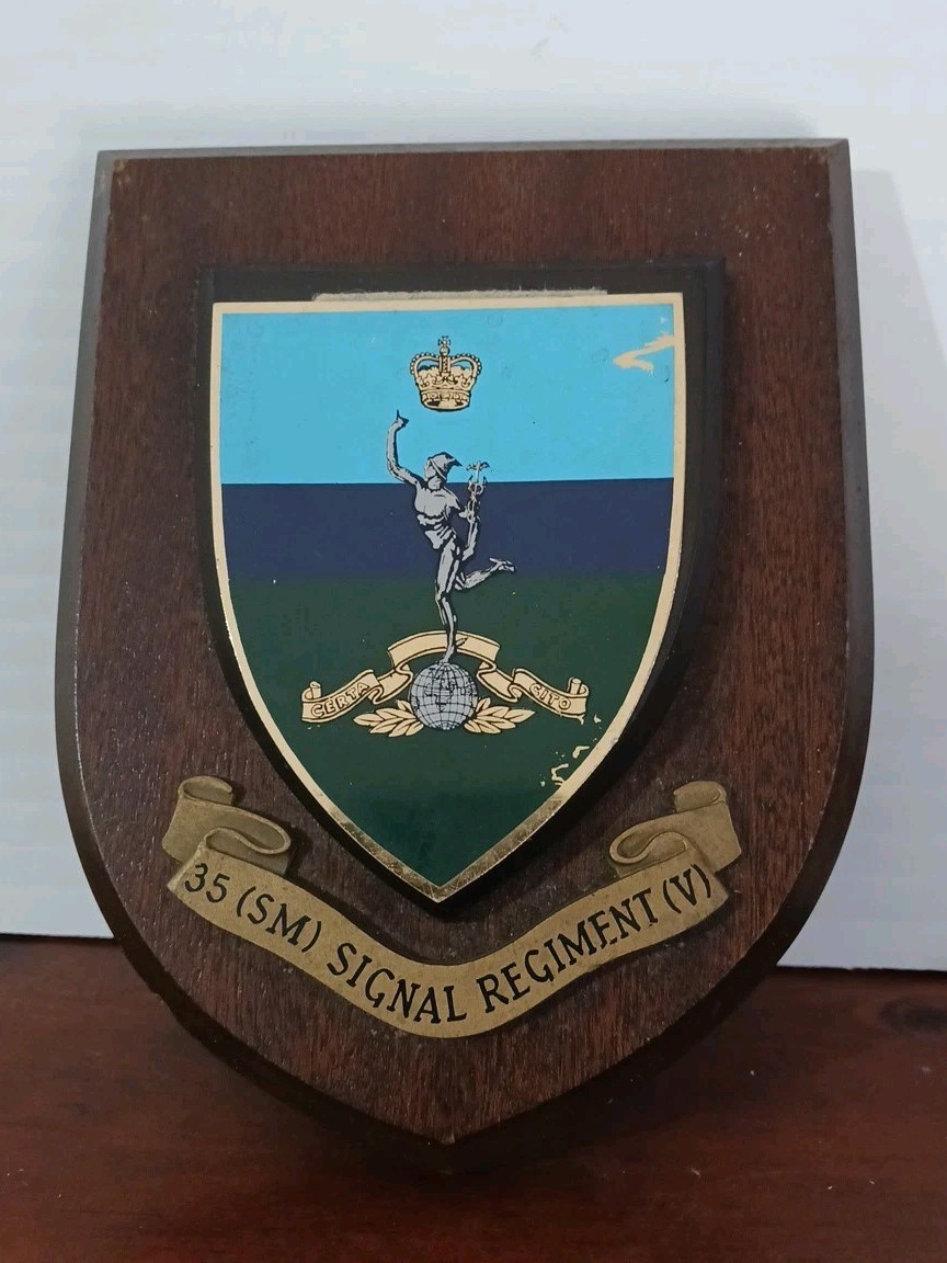 35 (SM) Signal Regiment Royal Corps of Signals mess (V) plaque. Message On Back
