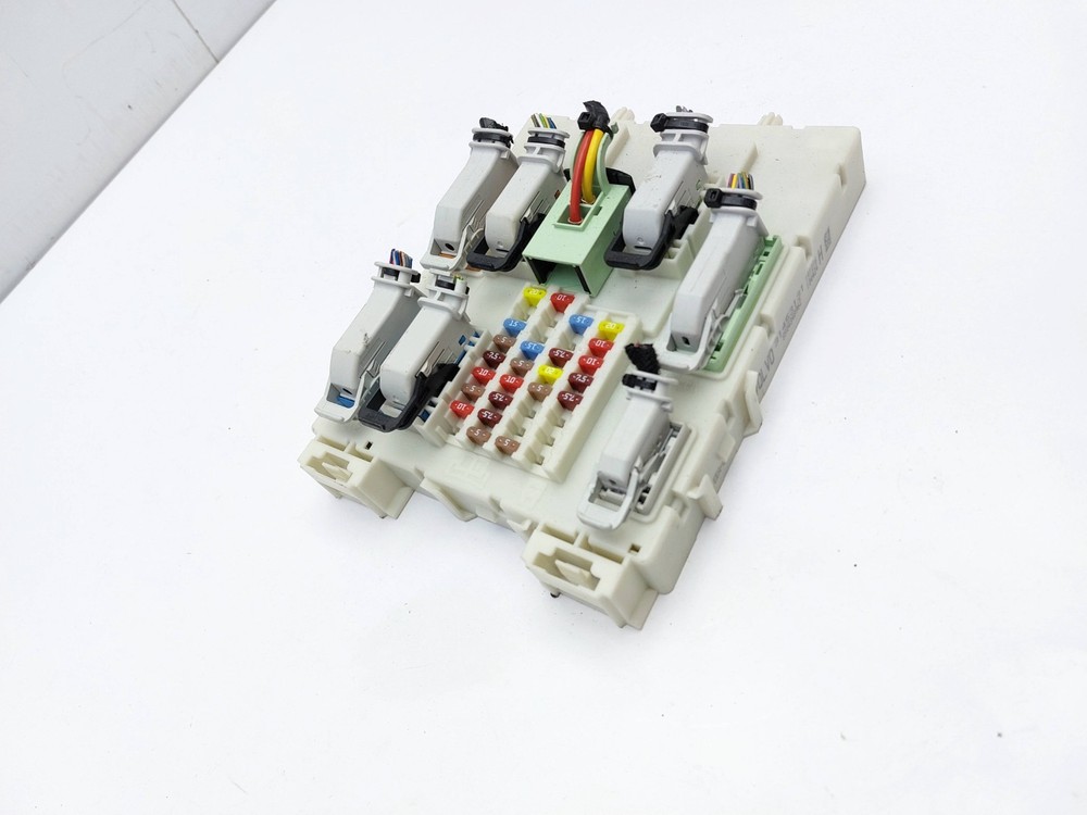 FUSE RELAY BOX 31453131 VOLVO V40 2016