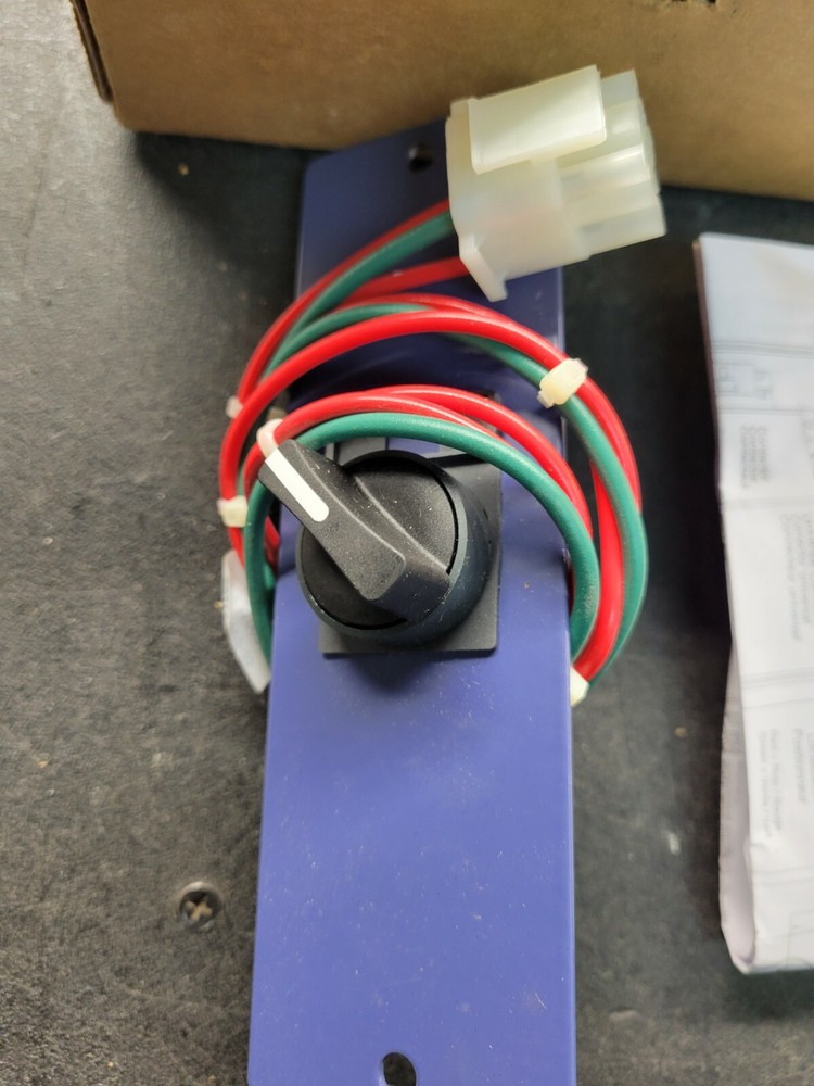 Schneider Electric LA9CA06DT Selector Switch.