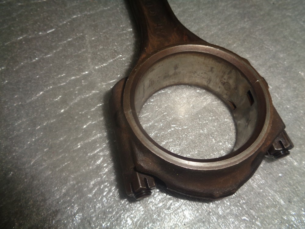 JOHN DEERE 1010 / 2010 CRAWLER / DOZER / TRACTOR. ENGINE CONNECTING ROD.
