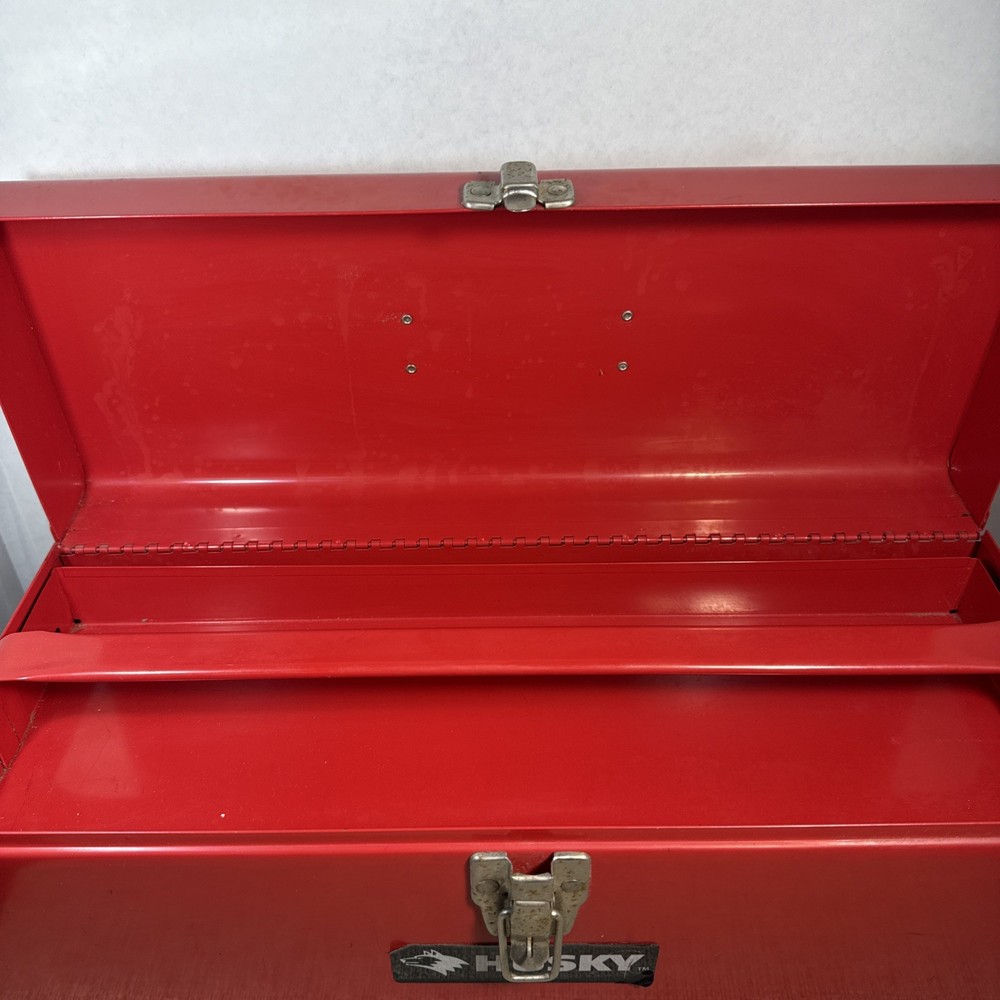 Red Metal Husky Toolbox with Handle, Single Latch, tray, great condition clean