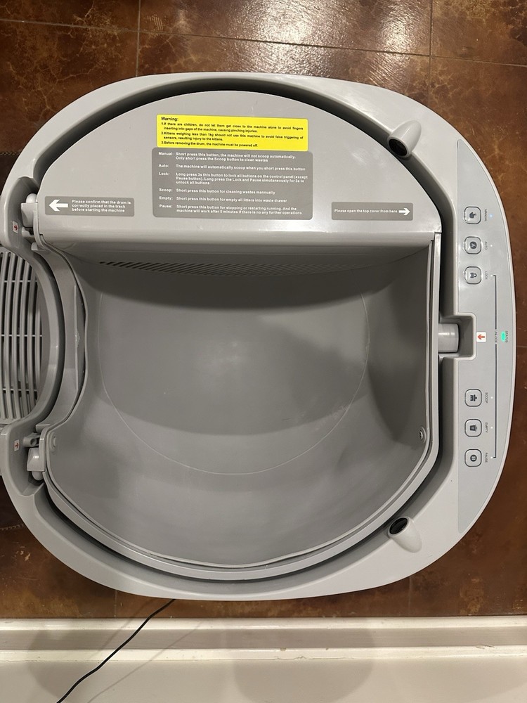 FUROOMATE SELF CLEANING LITTER BOX LARGE AUTOMATIC CAT LITTER BOX - WHITE