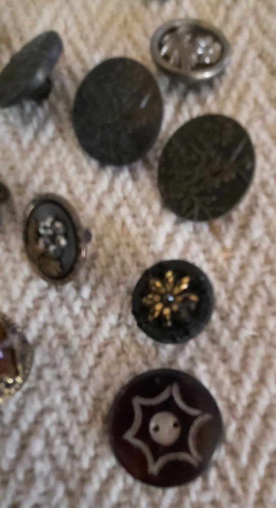 antique button assortment, 31 buttons, various types, very good condition