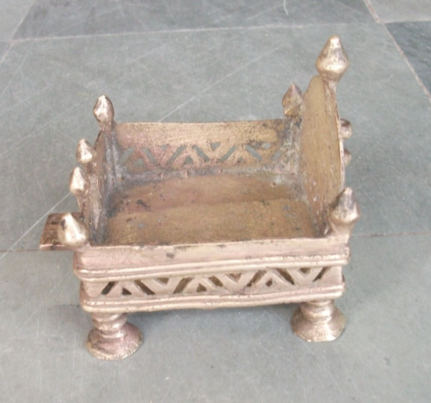 Vintage Brass Handcrafted Jali Cut Solid Heavy Stand/Throne, Nice Patina