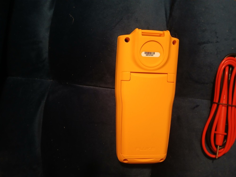 FLUKE 714B Thermocouple Calibrator