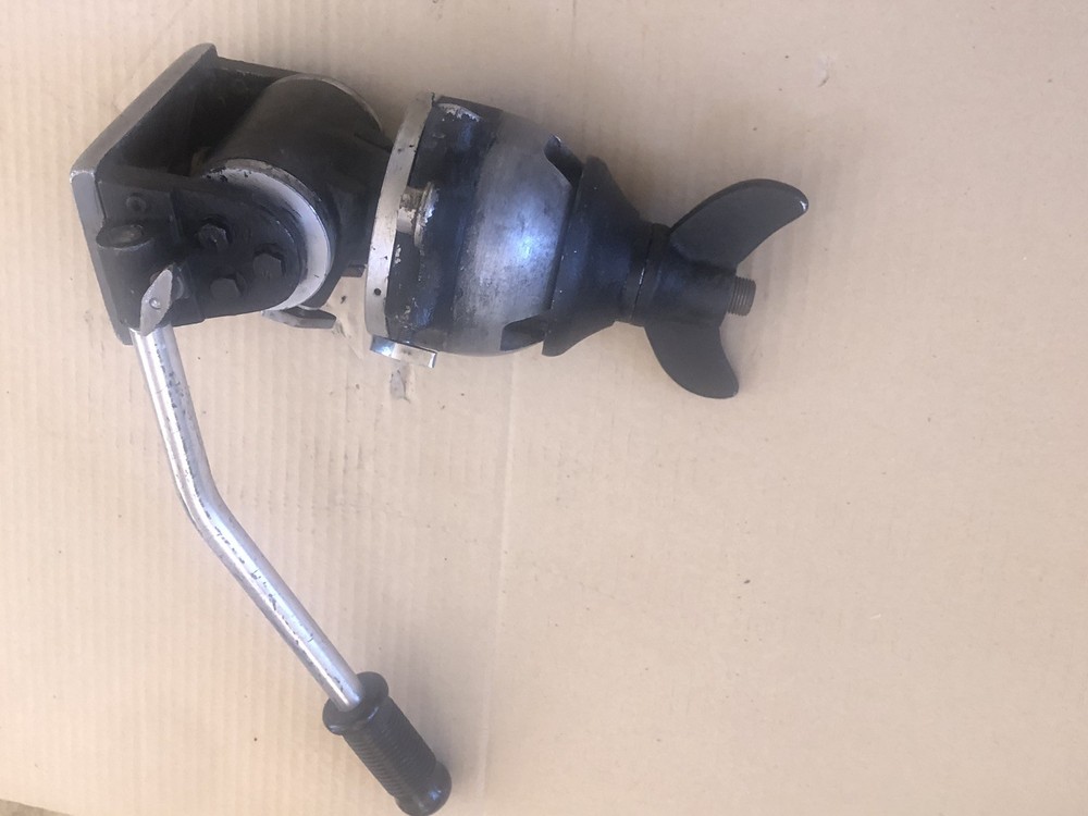 miller fluid head Pro model F 100mm base w/ handle