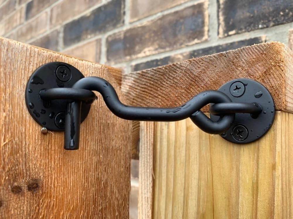 Heavy-Duty 4” Metal Privacy Latch for Barn Doors - Quick Lock Feature