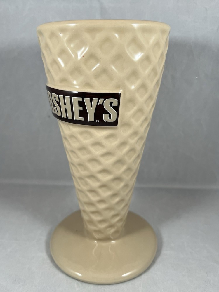 Large Hershey's Ceramic Ice Cream Waffle Cone Cup Beige Billco Int'l 7"