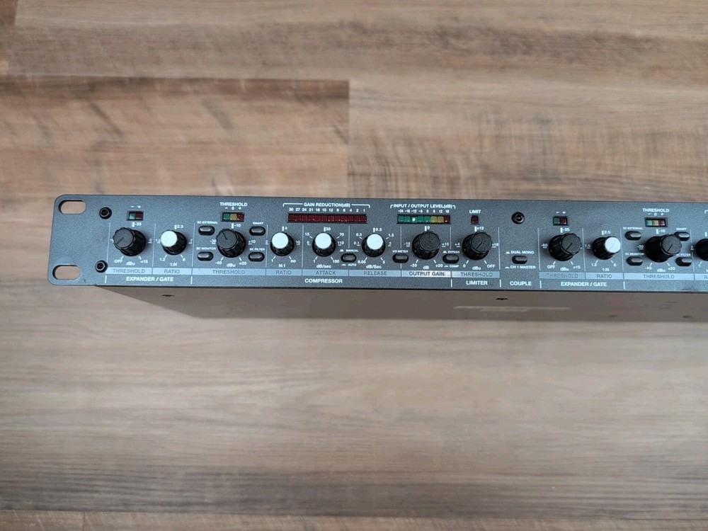 Alesis 3632 Dual Channel Compressor Limiter Gate Rack Mount