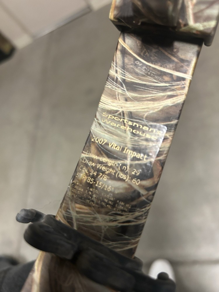 Bowtech 2007 Vital Impact Compound Bow 60lbs 29in Multi-Color