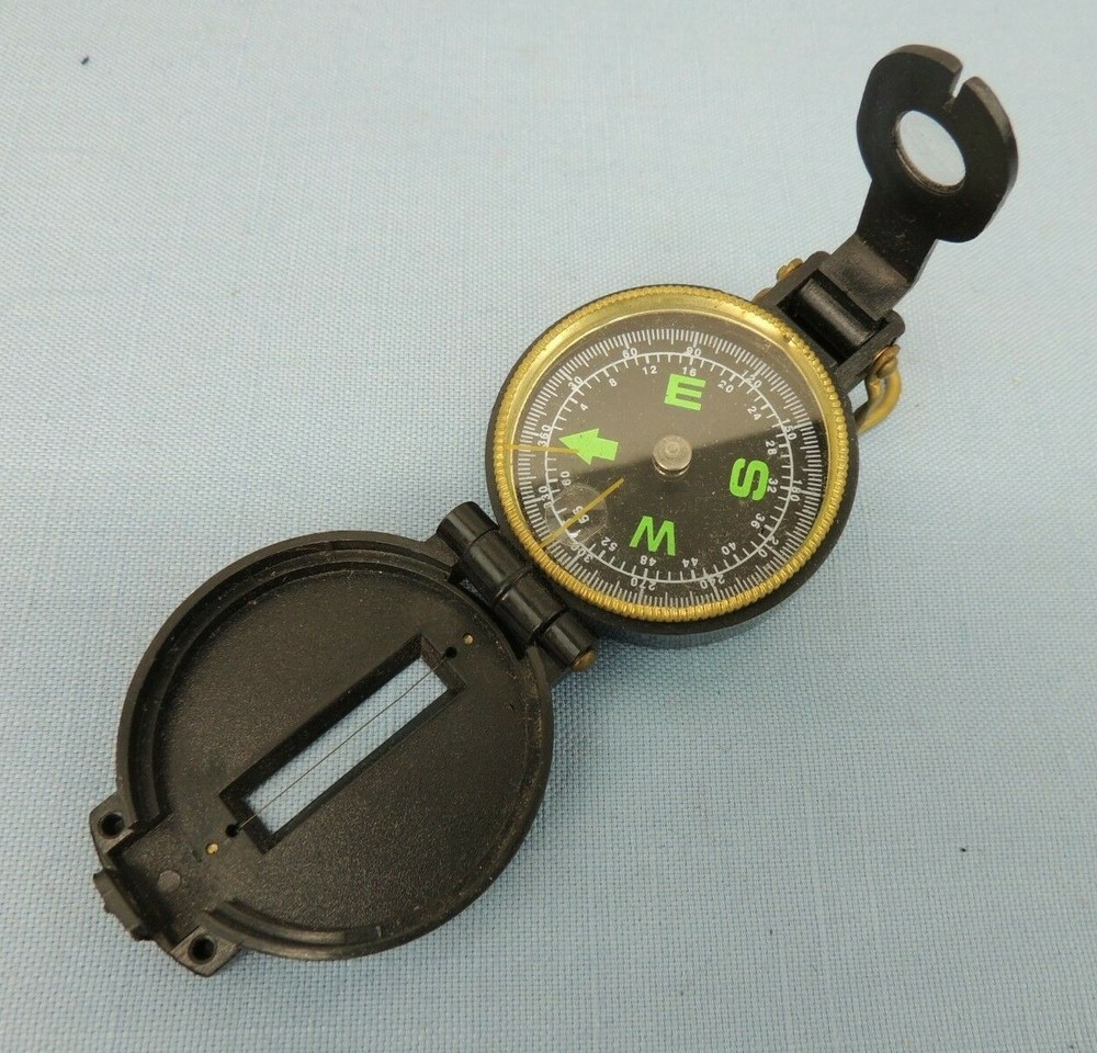 VINTAGE ENGINEER DIRECTIONAL COMPASS