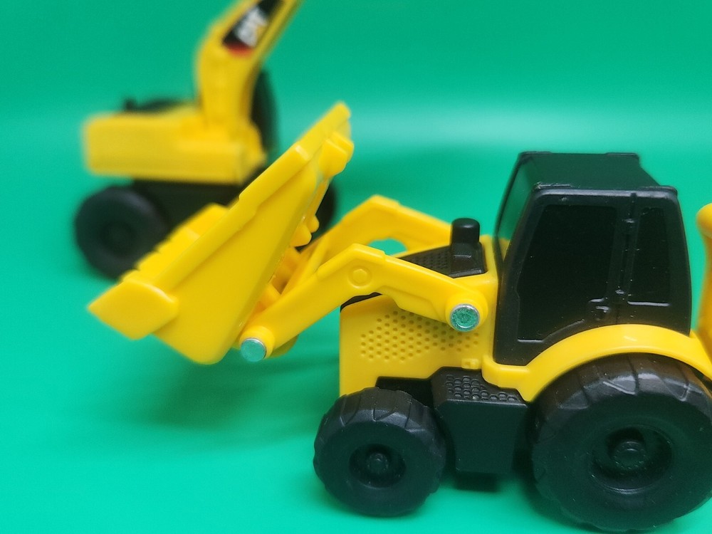 Toy State CAT Construction Caterpillar Excavator Digger Tractor Dozer Vehicle