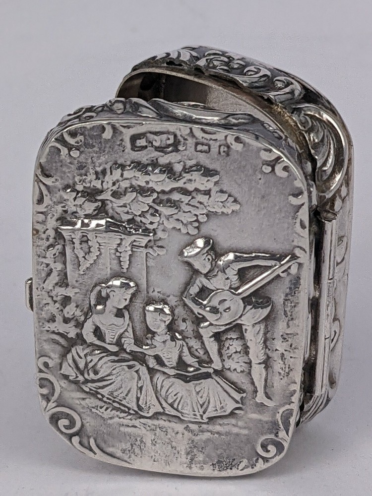 A solid silver hinged snuff box British hallmarked 1904 with medieval scene