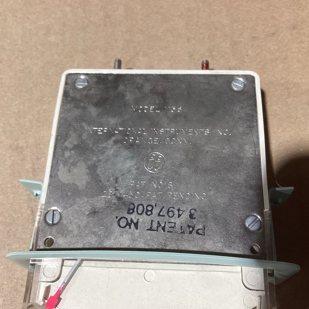 INTERNATIONAL INSTRUMENT 1136 VERTICAL Amp METER