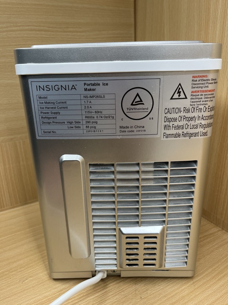 Insignia™ - Portable Ice Maker with Auto Shut-Off - Silver