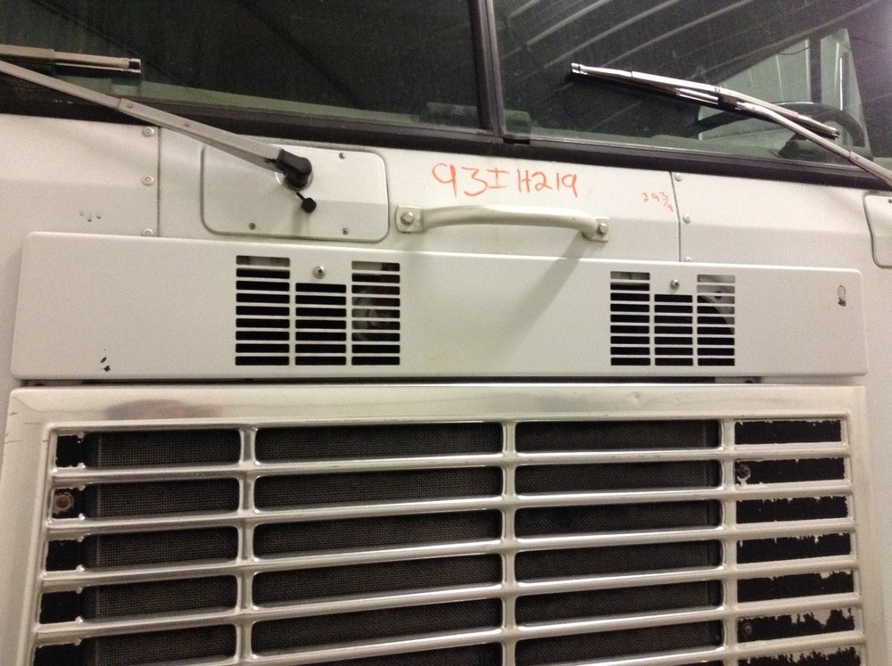 International 9700 ALUMINUM ABOVE UPPER GRILLE Panel